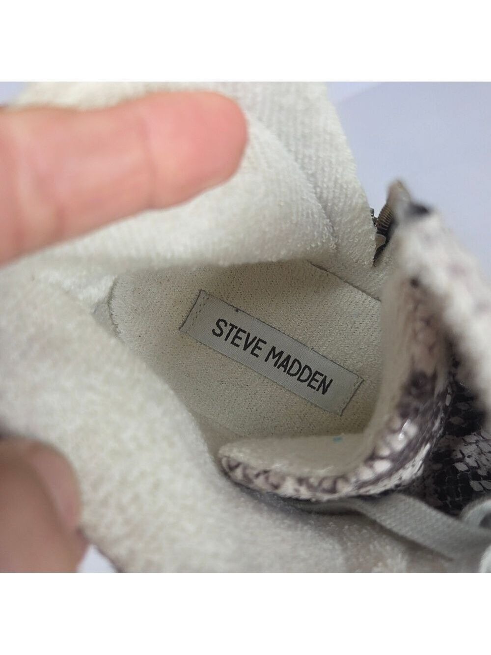 Steve Madden Jaren Snakeskin Star Lace High-Top Sneakers Women's Size 8.5 - Picture 9 of 11